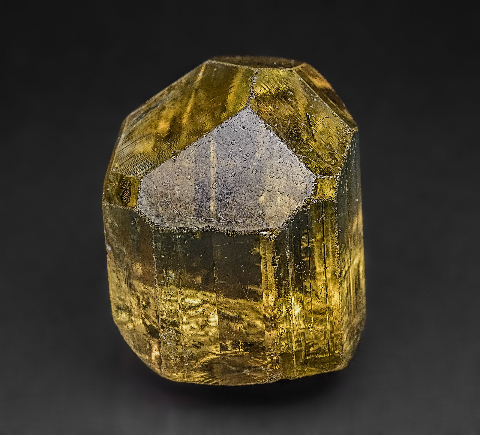 Tourmaline (Group)
2.2 x 1.9 cm
(Autor: am mizunaka)