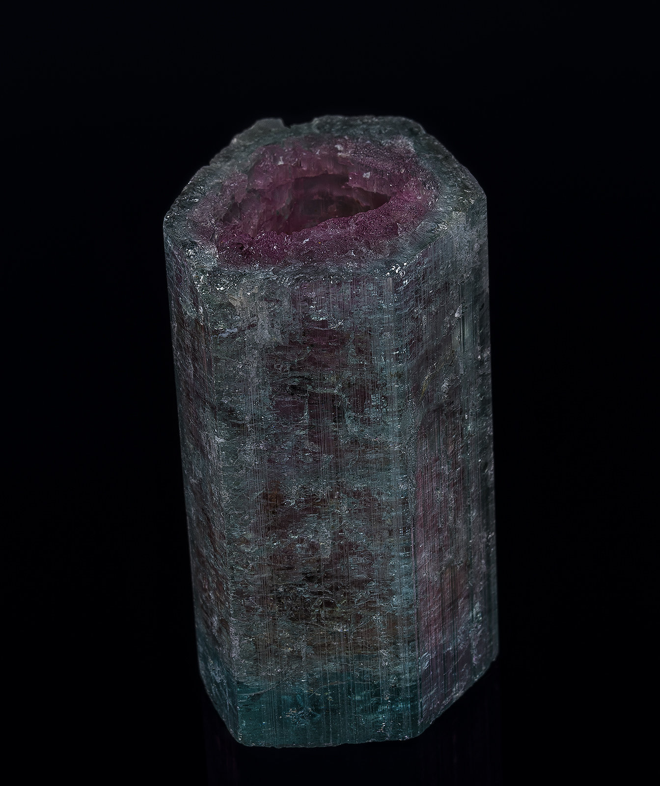 Elbaite
4.6 x 2.4 cm
(Autor: am mizunaka)