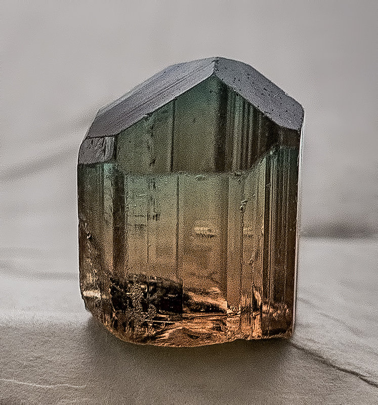 Tourmaline (Group)
2.2 x 1.9 cm
(Autor: am mizunaka)