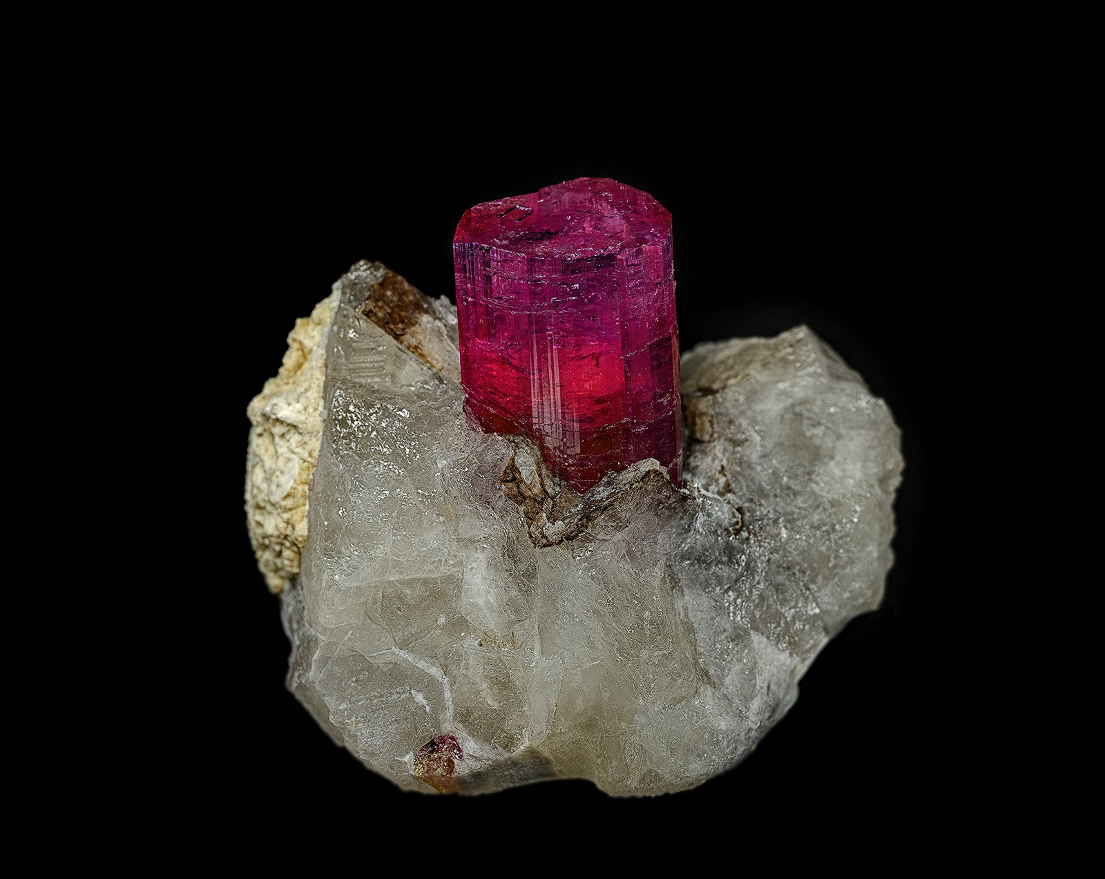 Elbaite, Quartz
3.2 x 3.1 cm
(Autor: am mizunaka)