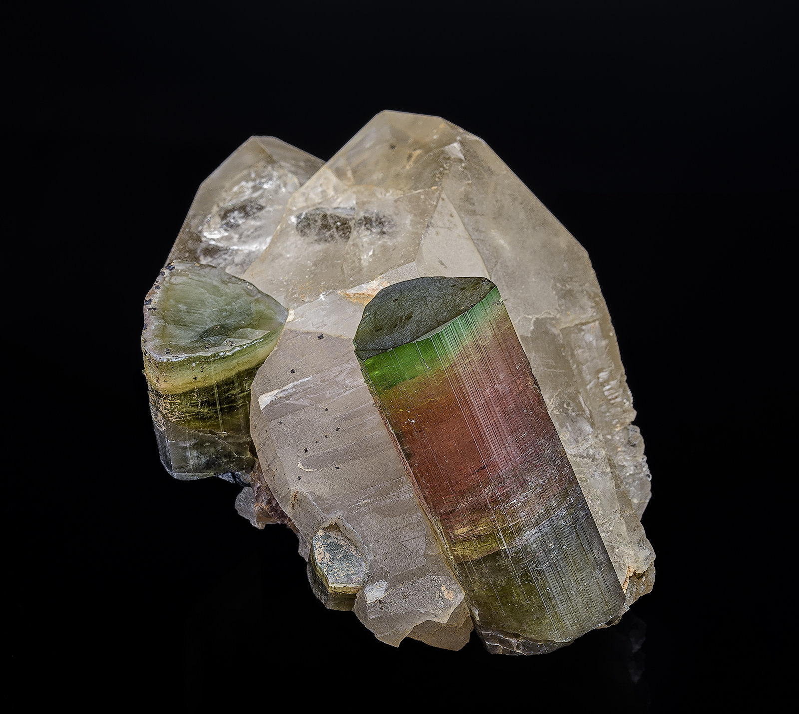 Elbaite, Quartz
9.0 x 7.7 cm
(Autor: am mizunaka)