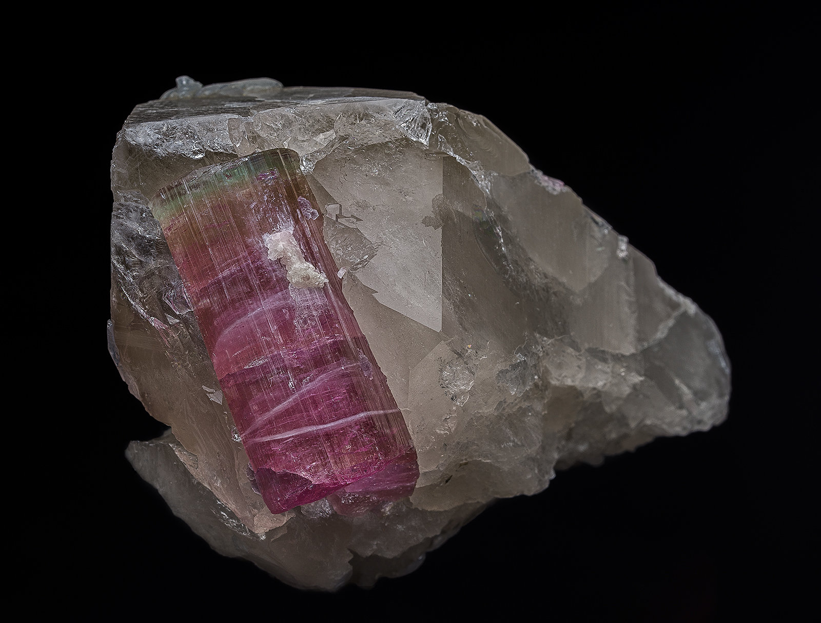 Elbaite, Quartz
8.8 x 6.9 cm
(Autor: am mizunaka)
