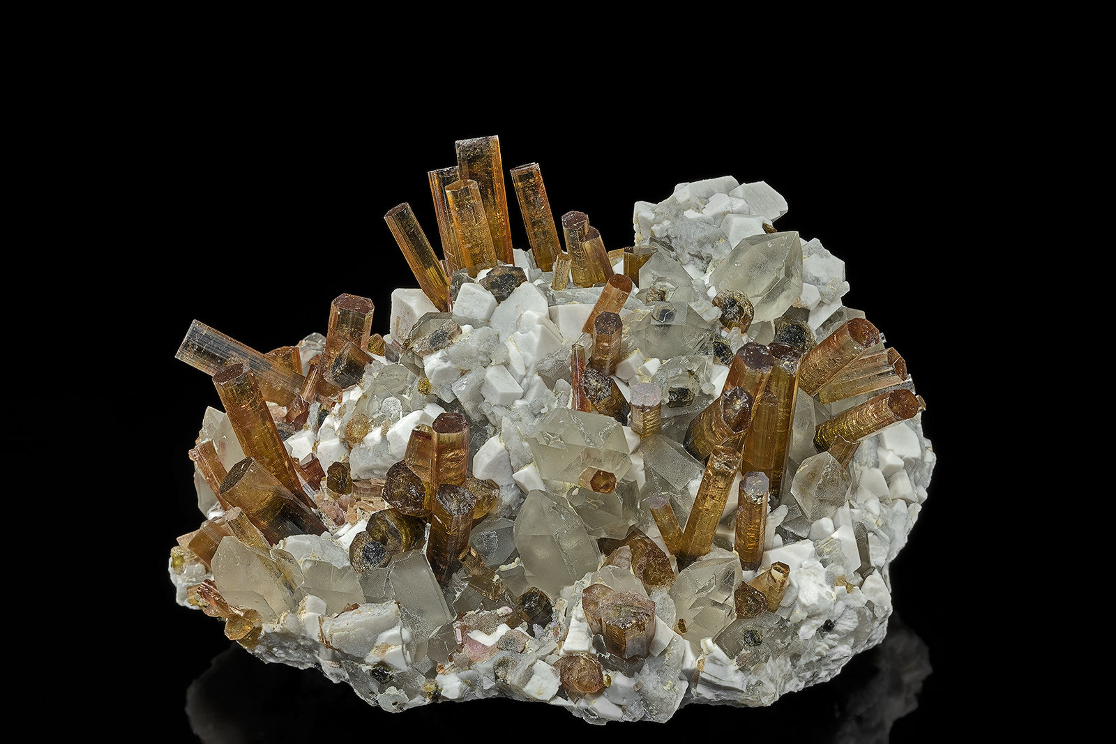 Elbaite, Quartz, Feldspar Group
8.9 x 7.2 cm
(Autor: am mizunaka)