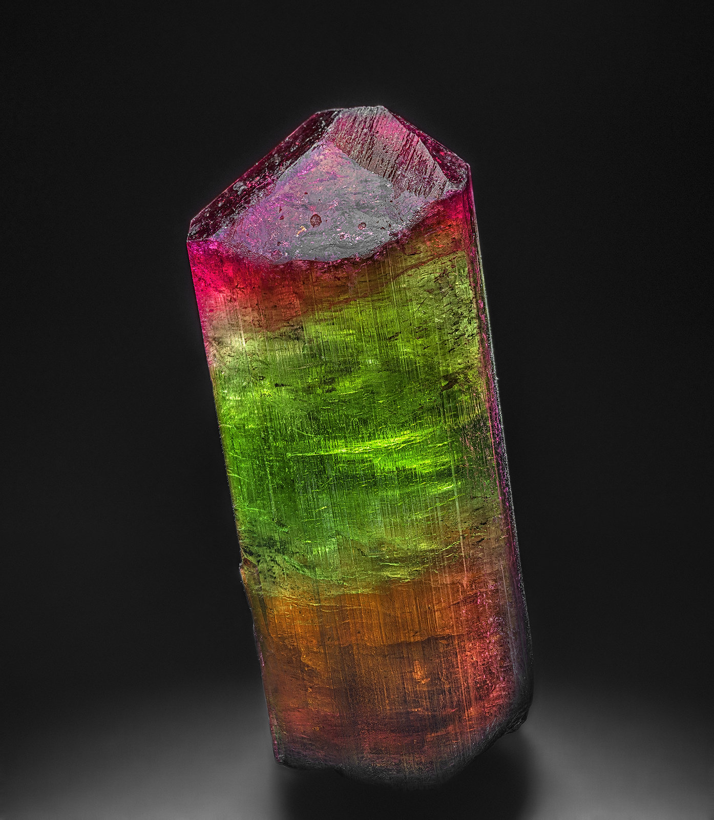 Elbaite
8.3 x 3.3 cm
(Autor: am mizunaka)