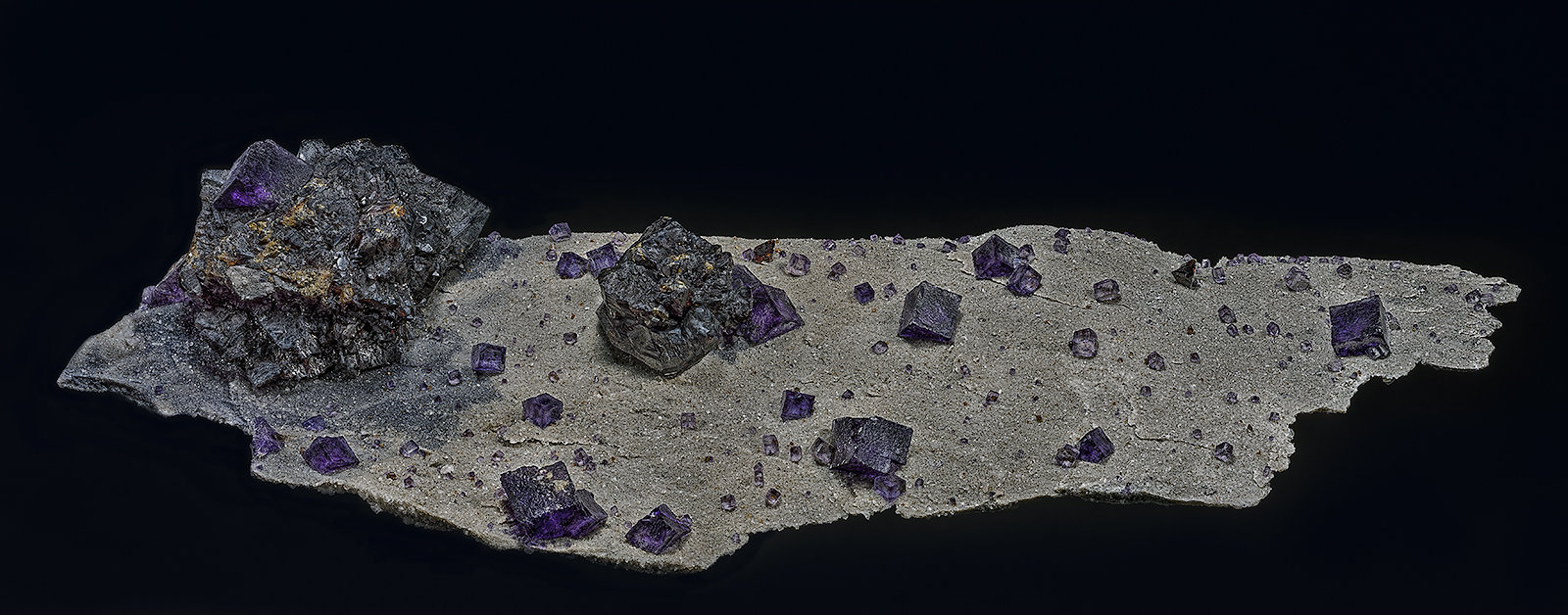 Fluorite, Sphalerite
25.2 x 7.8 cm
(Autor: am mizunaka)