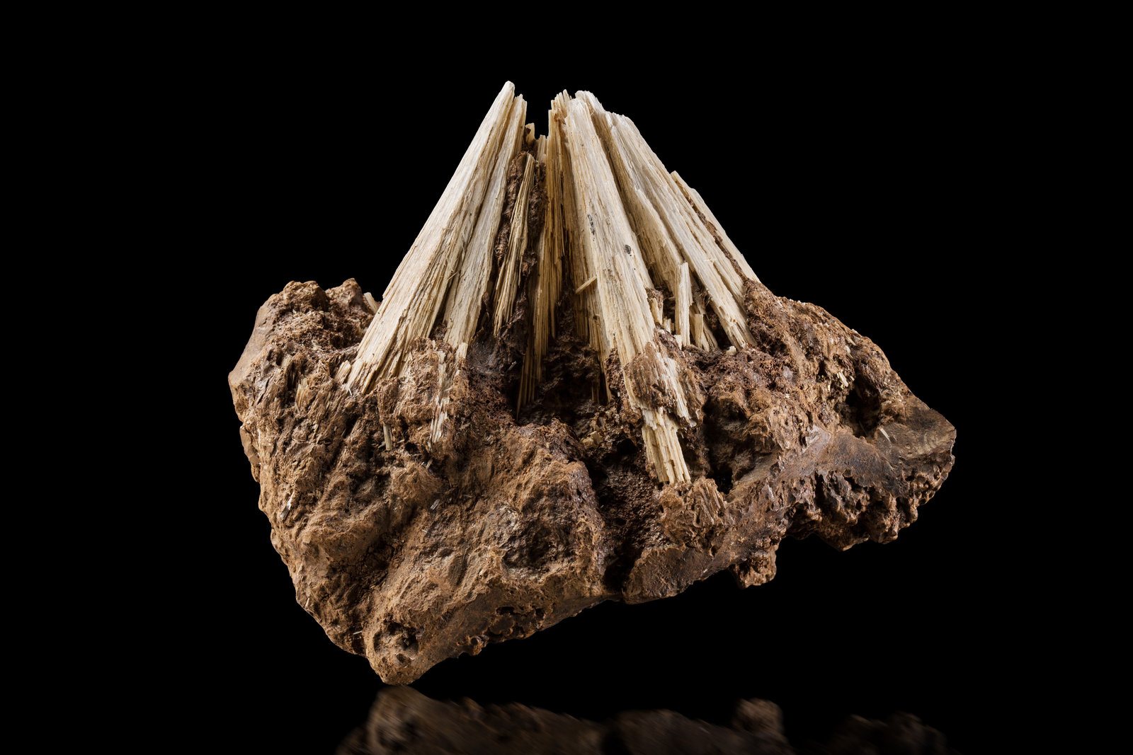 Elpidite
14 x 10 x 10 cm / main crystal: 8 cm.
(Autor: MIM Museum)