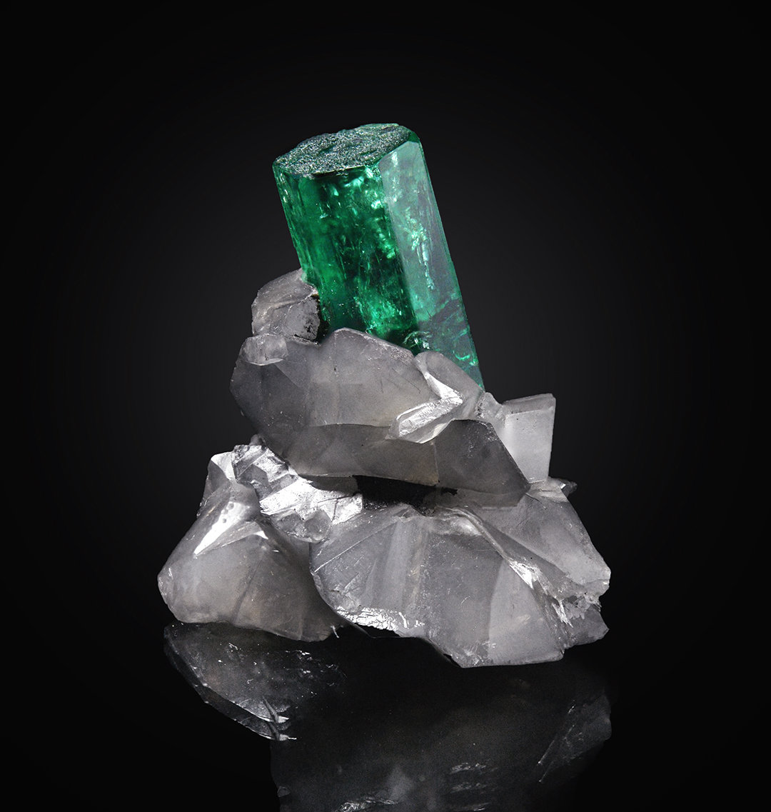 Beryl (variety emerald) on Dolomite
29 x 28 x 28 mm
(Autor: TamaHiguchi)