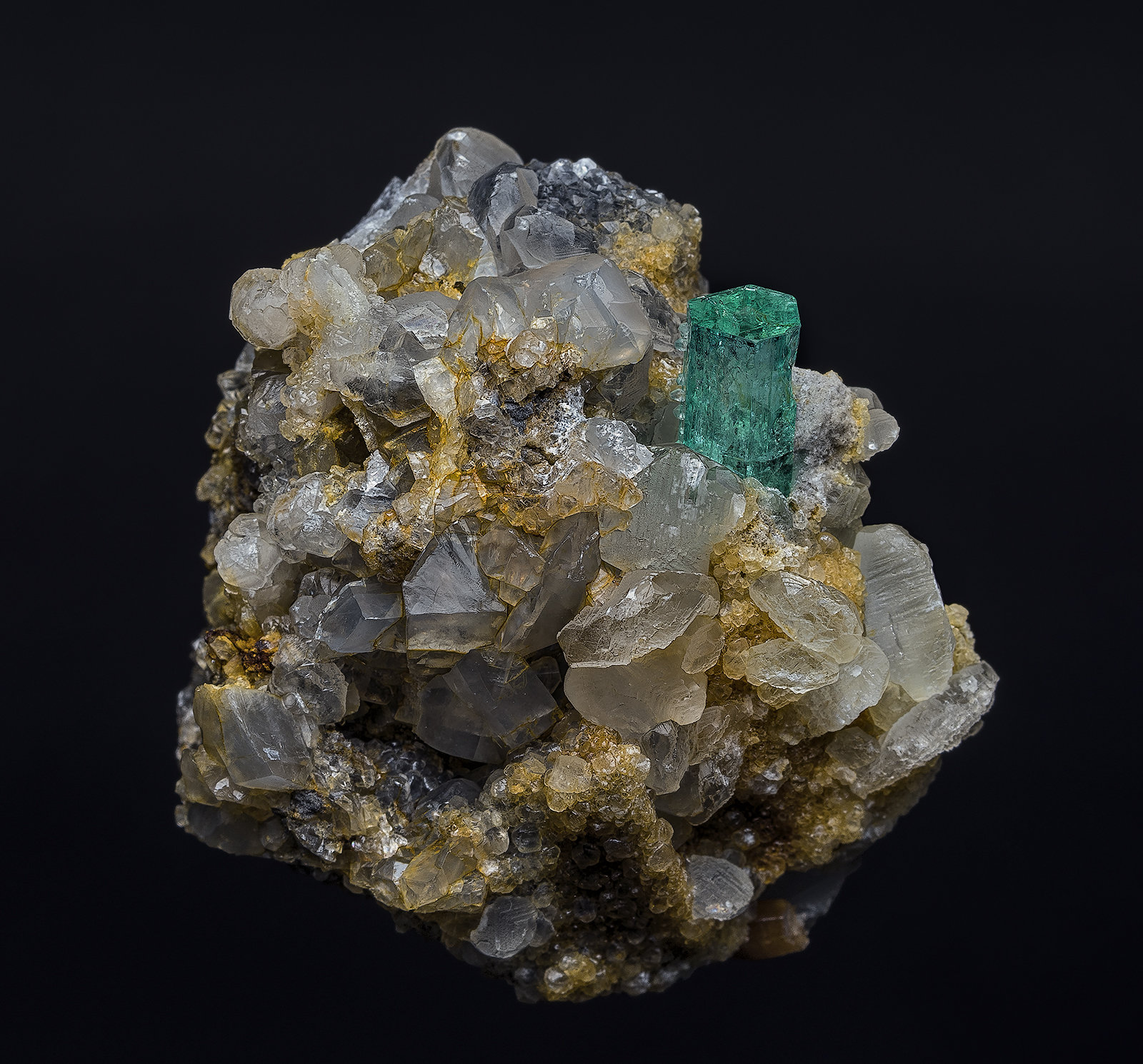 Beryl (variety emerald), Calcite
4.0 x 3.9 cm
(Autor: am mizunaka)