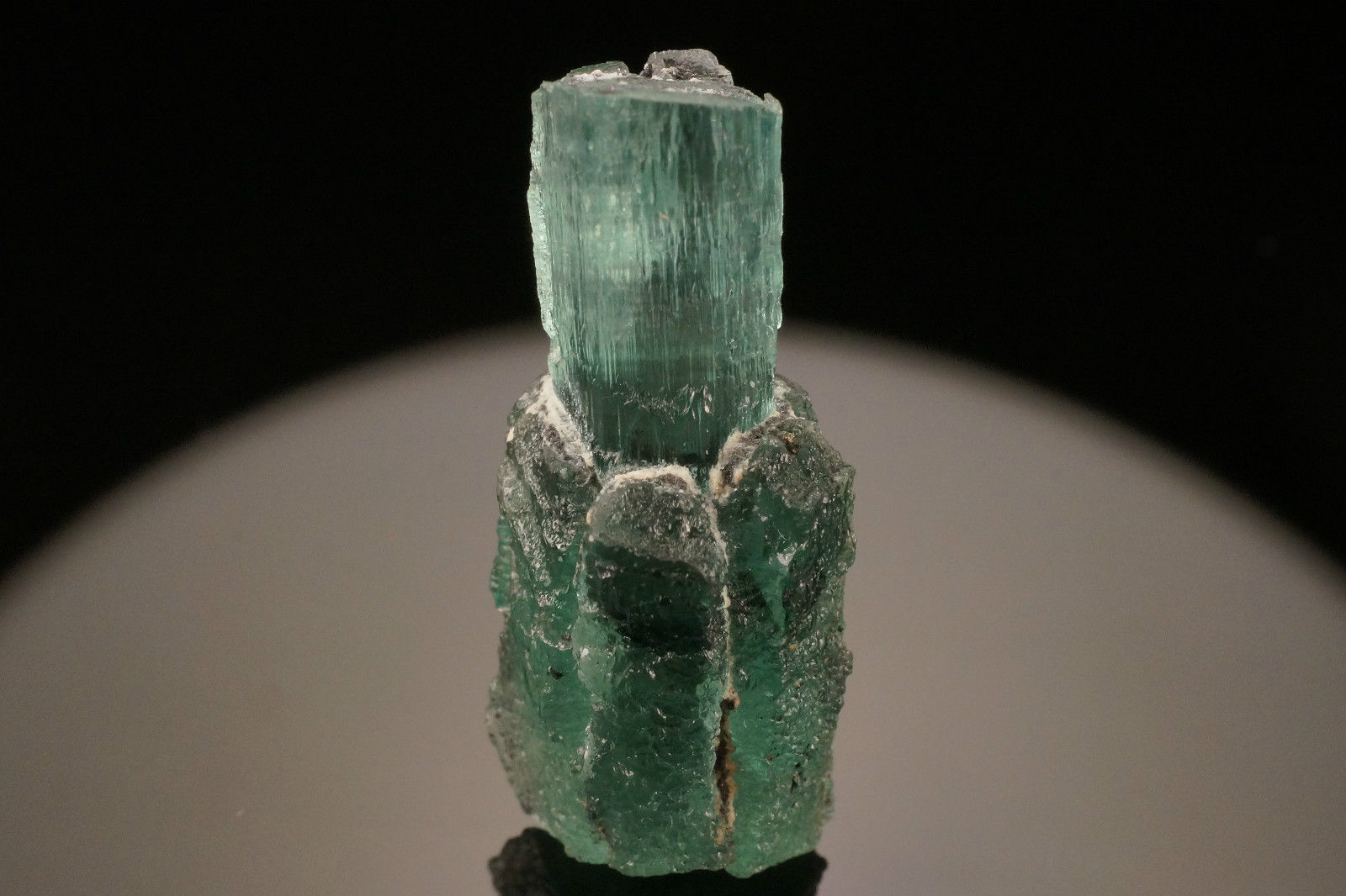 Beryl (variety emerald)
2.05 cm x .91 cm x .84 cm
(Autor: Val)