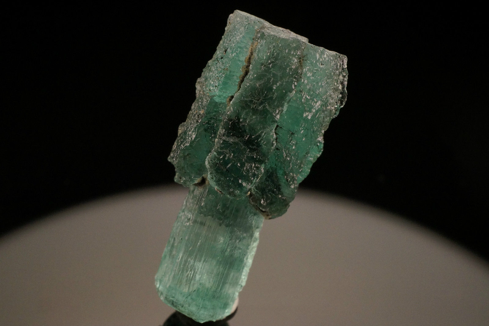 Beryl (variety emerald)
2.05 cm x .91 cm x .84 cm
(Autor: Val)