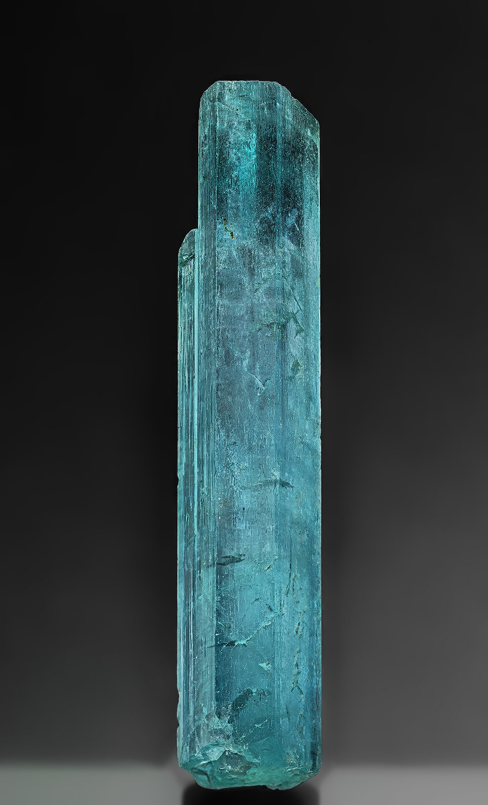 Beryl (variety emerald)
8.4 x 1.8 cm
(Autor: am mizunaka)
