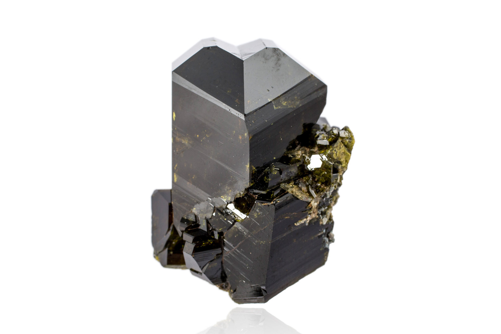 Epidote
3 x 3 x 4 cm
(Autor: MIM Museum)