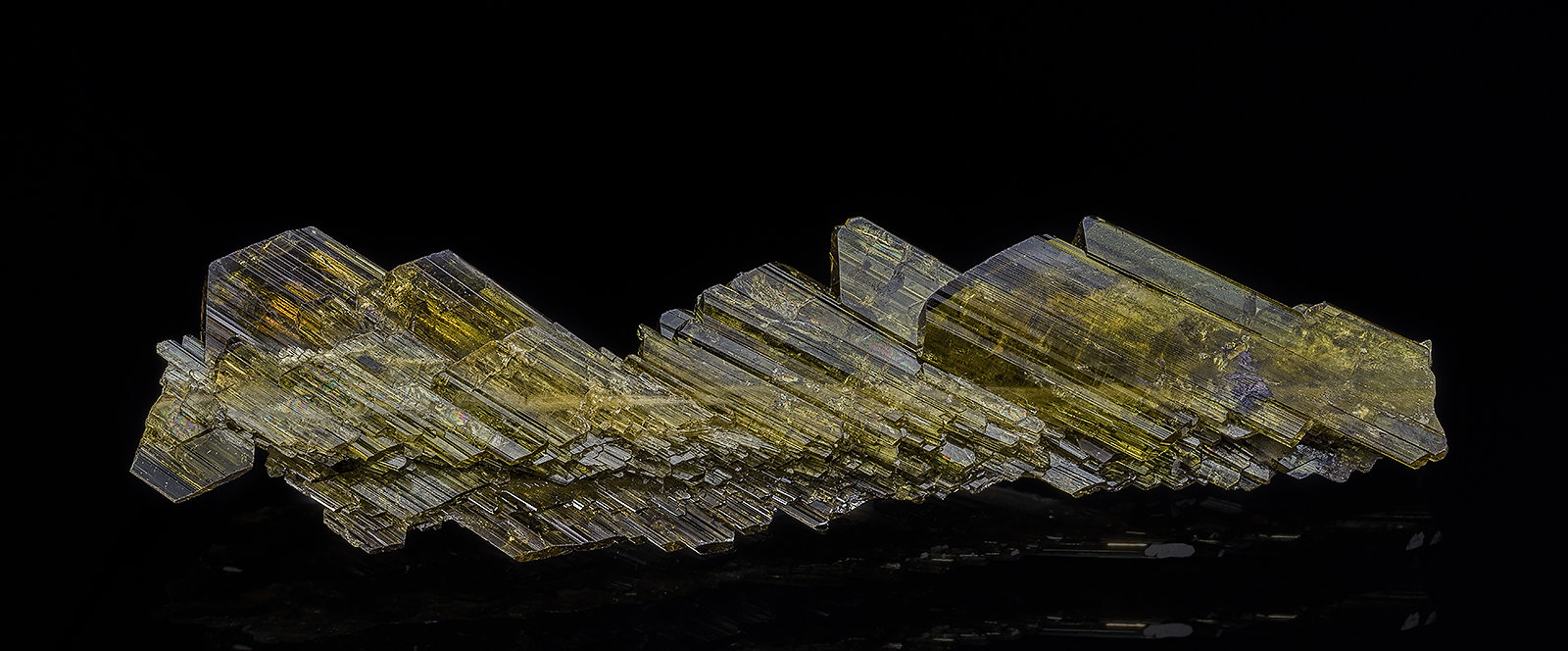Epidote
7.0 x 1.8 cm
(Autor: am mizunaka)