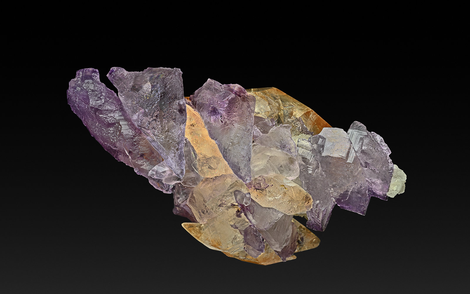 Fluorite, Calcite
12.0 x 6.5 cm
(Autor: am mizunaka)