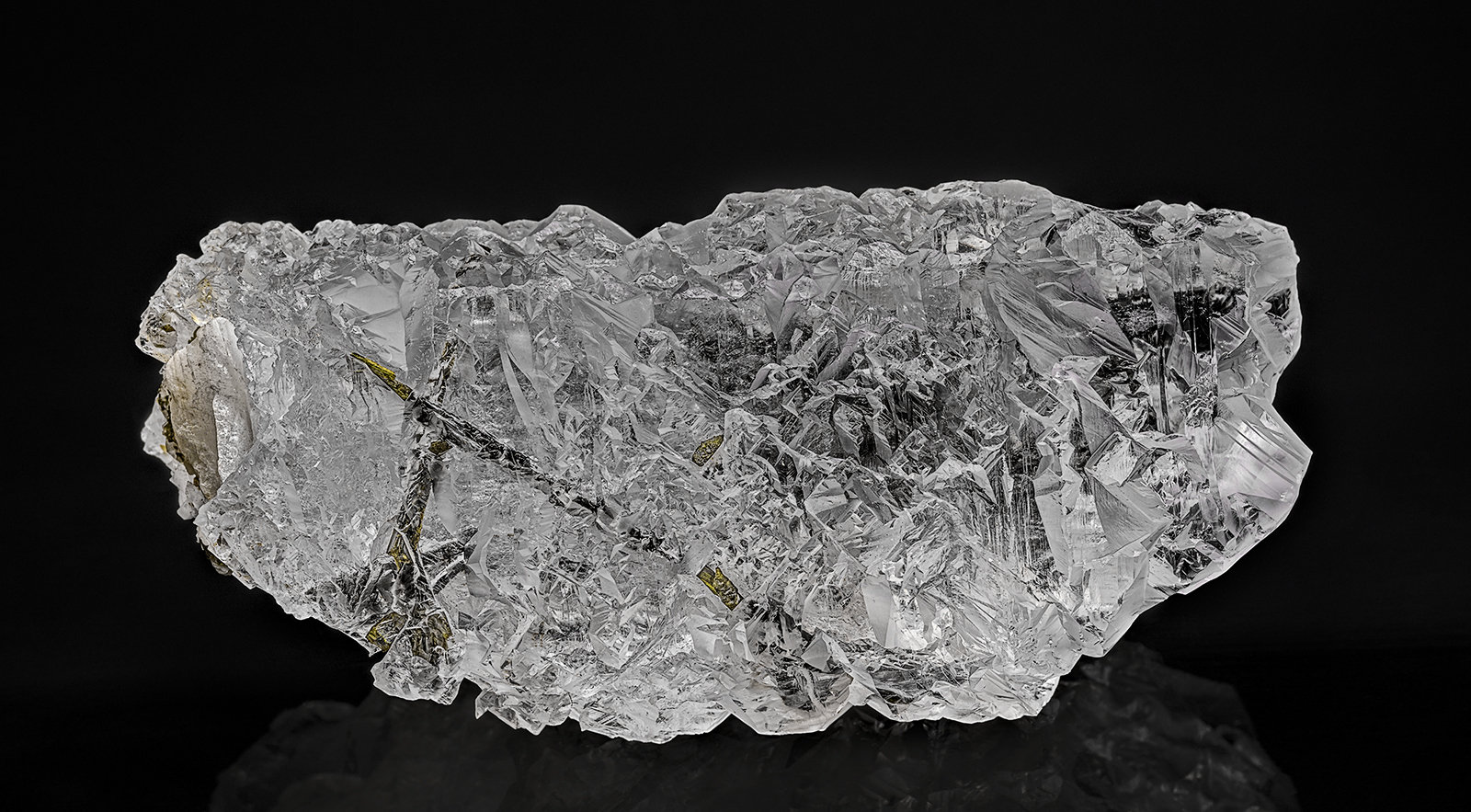 Quartz, Epidote
9.8 x 4.5 cm
(Autor: am mizunaka)