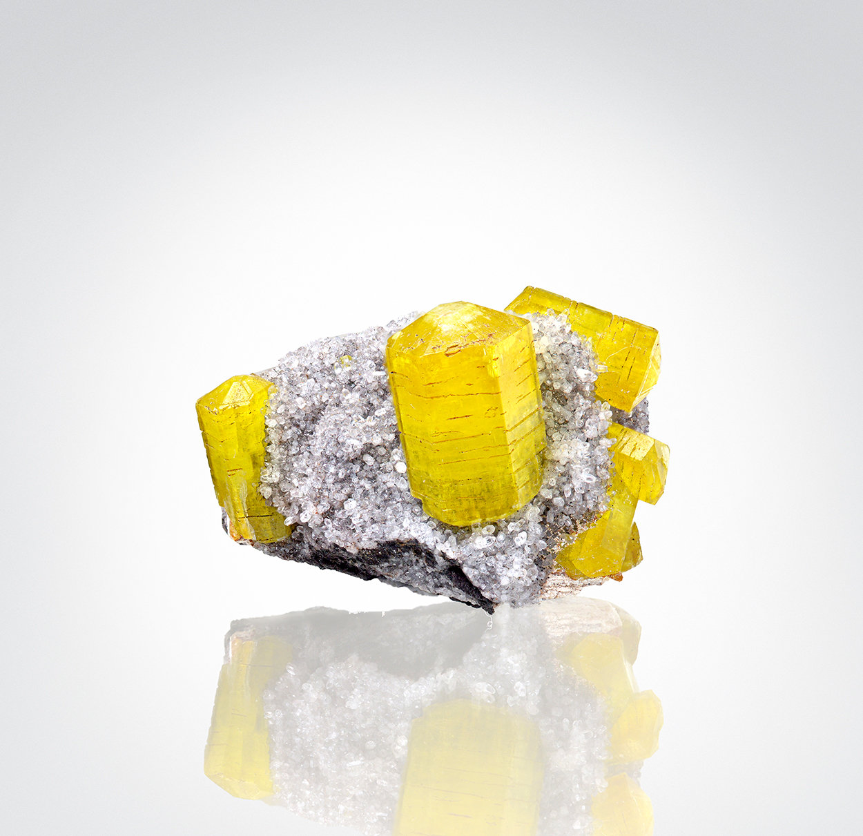 Ettringite
24 x 15 x 13 mm
(Autor: TamaHiguchi)