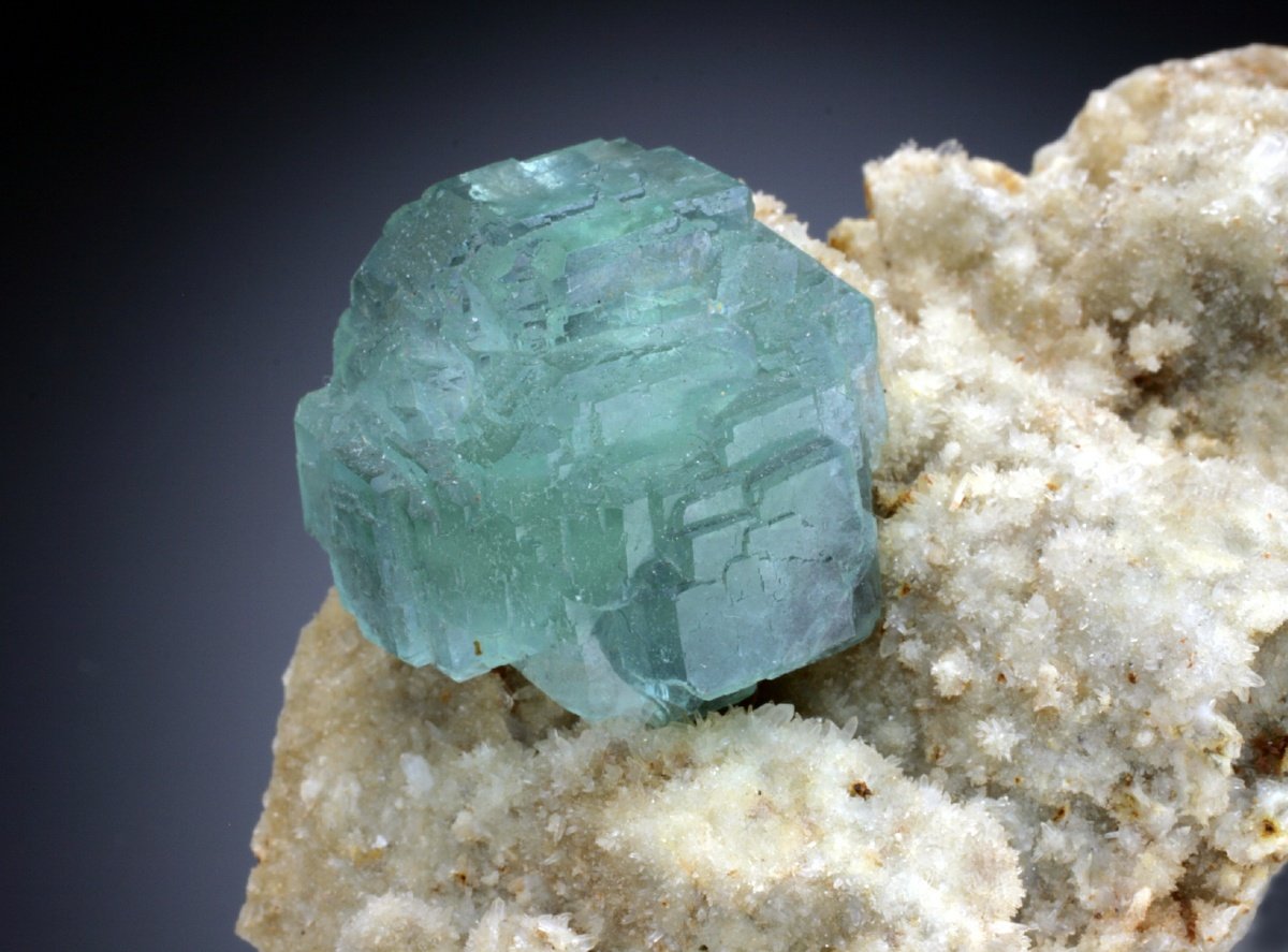 Fluorite on Quartz
7x4x3 cm overall size
(Autor: Jesse Fisher)