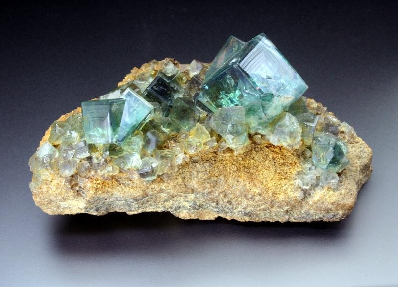 Fluorite
9x4x4 cm overall size
(Autor: Jesse Fisher)