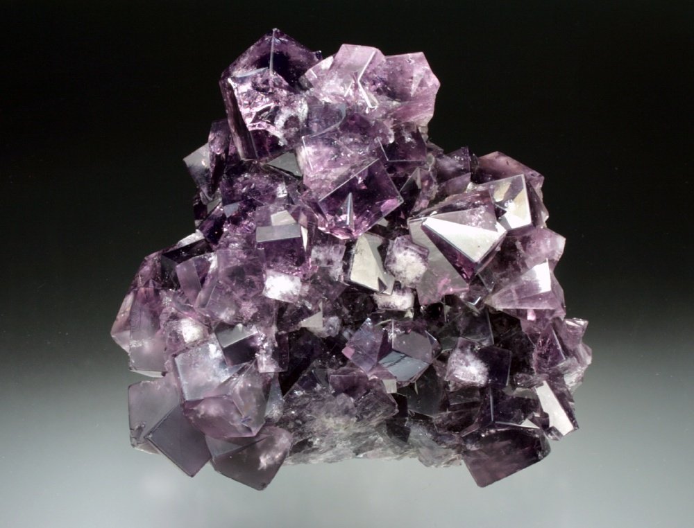 Fluorite
11x10x6 cm overall size
(Autor: Jesse Fisher)