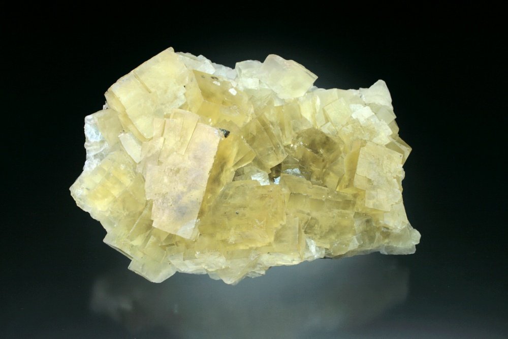 Fluorite
9x7x3 cm overall size
(Autor: Jesse Fisher)