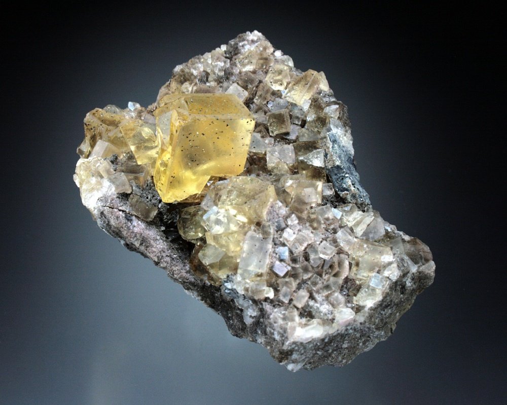 Fluorite
8x5x3 cm overall size
(Autor: Jesse Fisher)