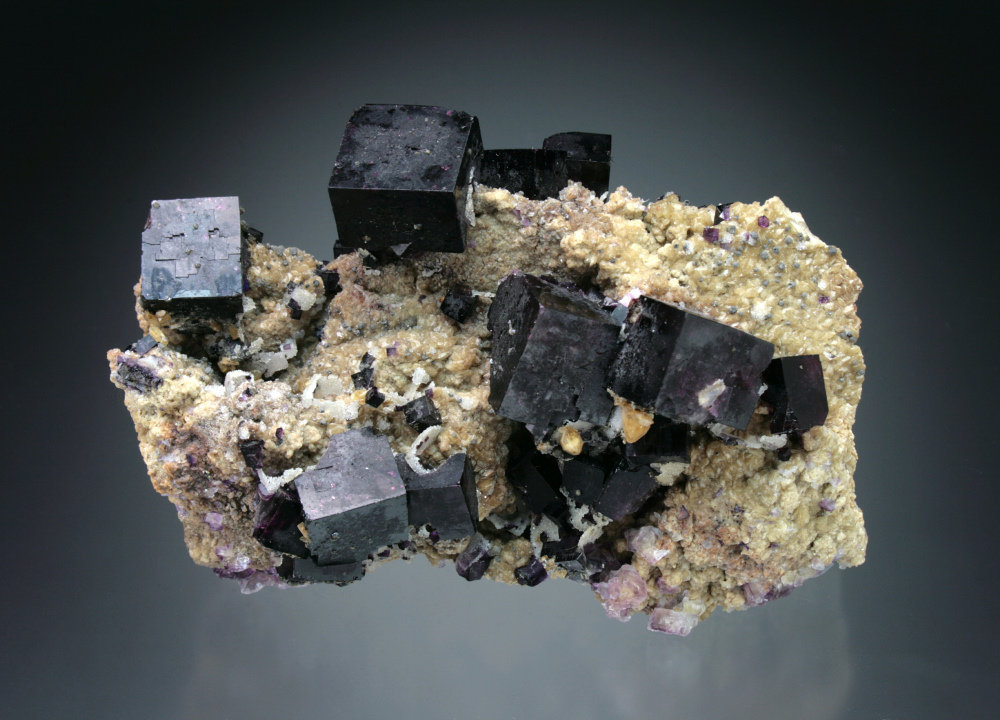 Fluorite
9x6x4 cm overall size
(Autor: Jesse Fisher)