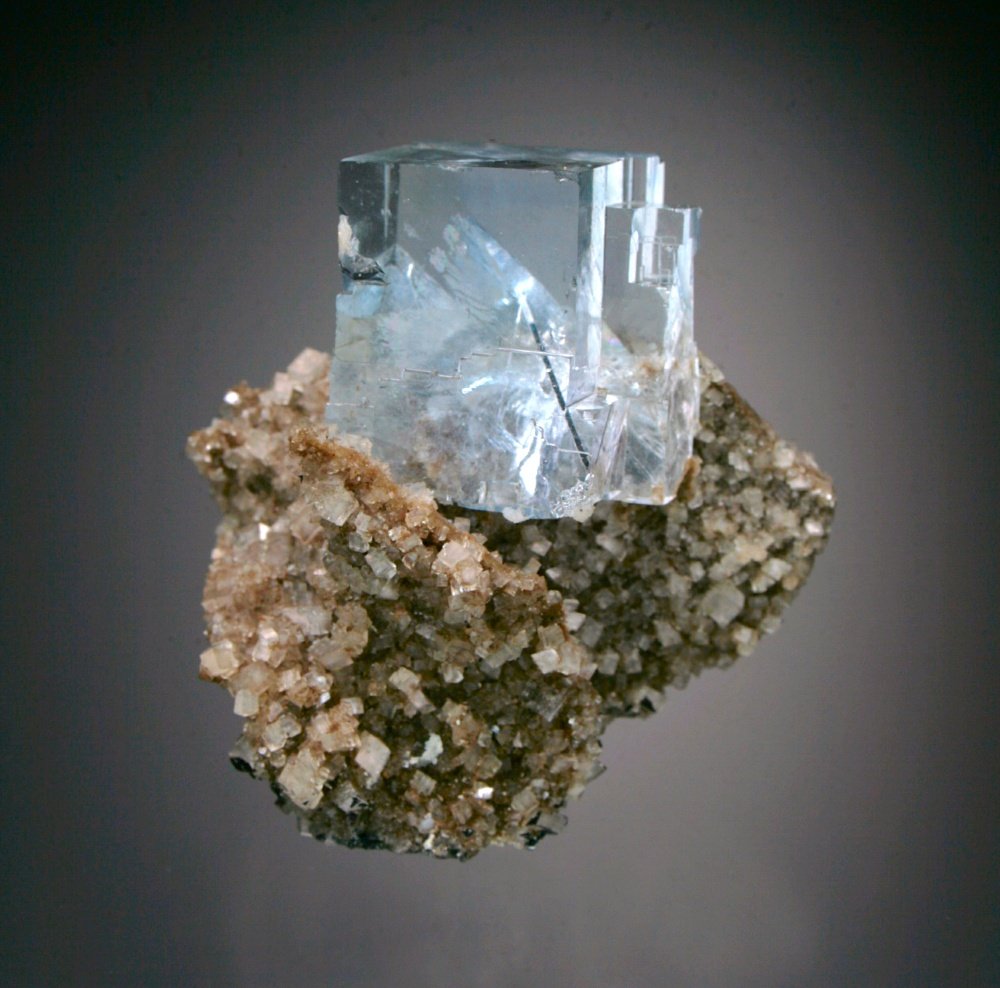 Fluorite
5x4x3 cm overall size
(Autor: Jesse Fisher)
