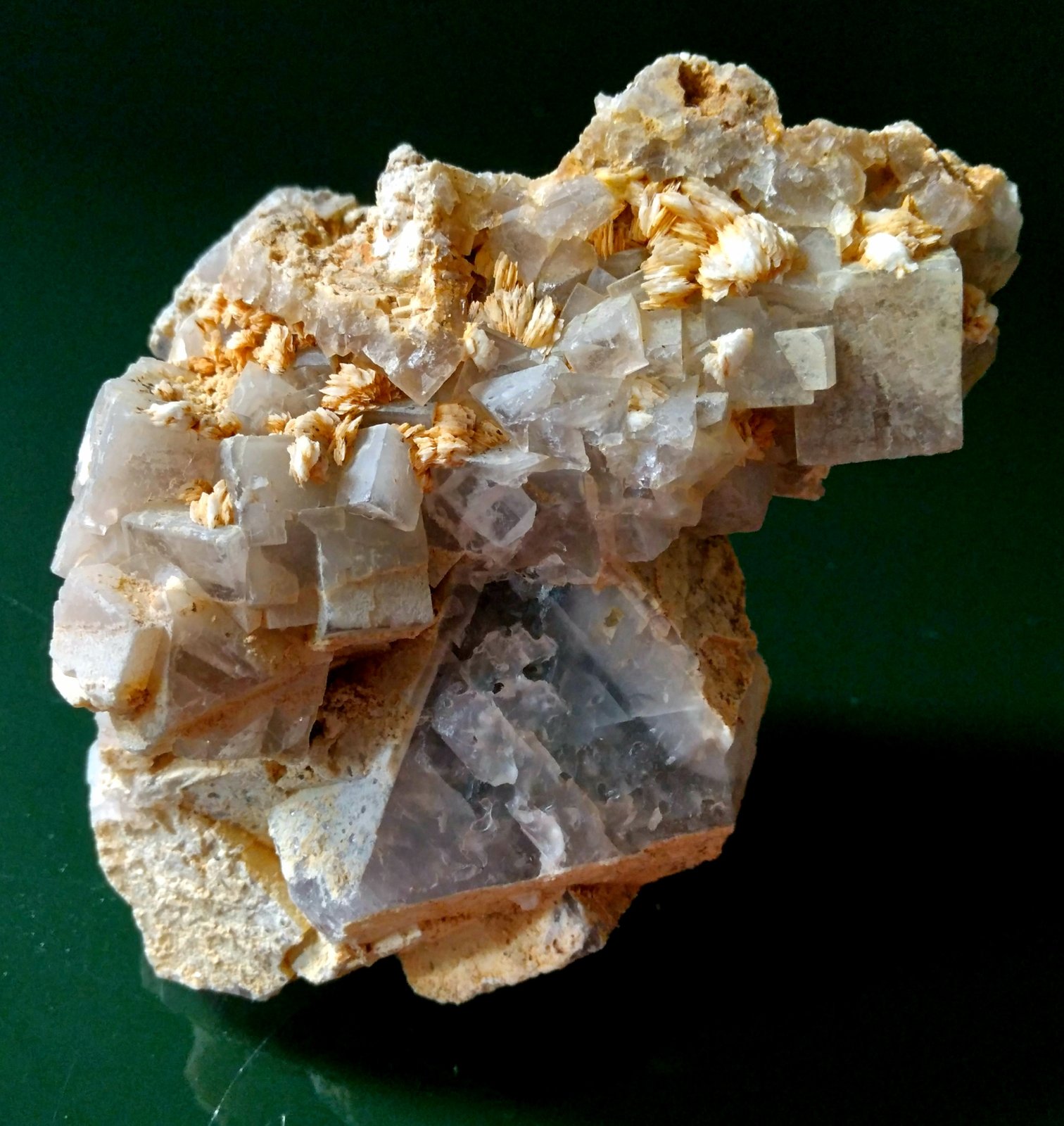 Fluorite and Baryte
12 x 8 cm
(Autor: mineralenzo)