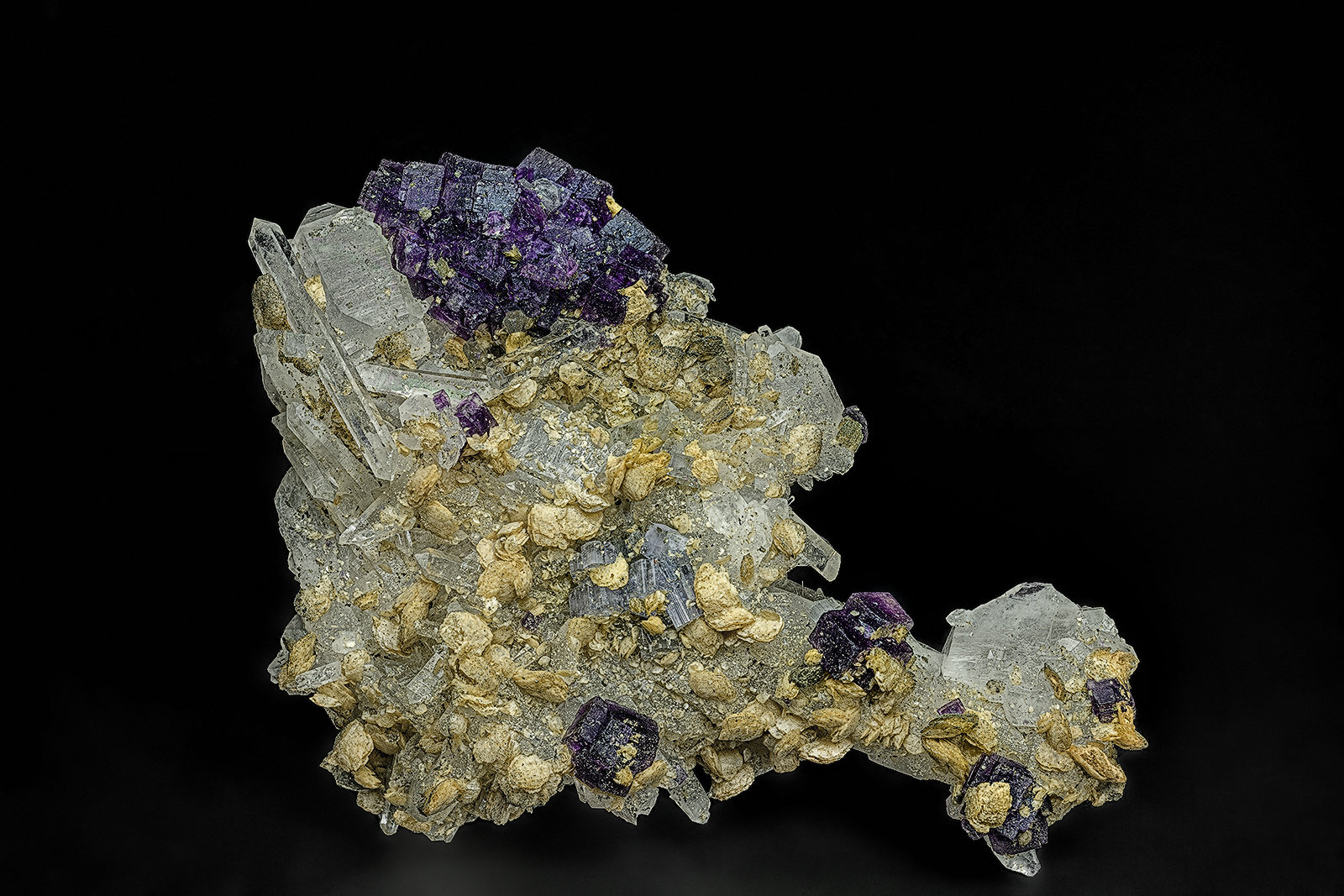 Fluorite, Quartz, Siderite, Fluorapatite
8.4 x 6.5 cm
(Autor: am mizunaka)
