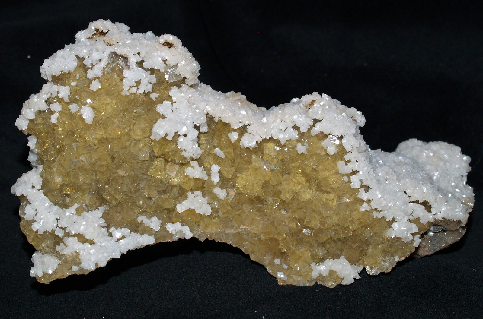 Dolomite on Fluorite
16x7x4 cm
(Autor: Joseph DOliveira)
