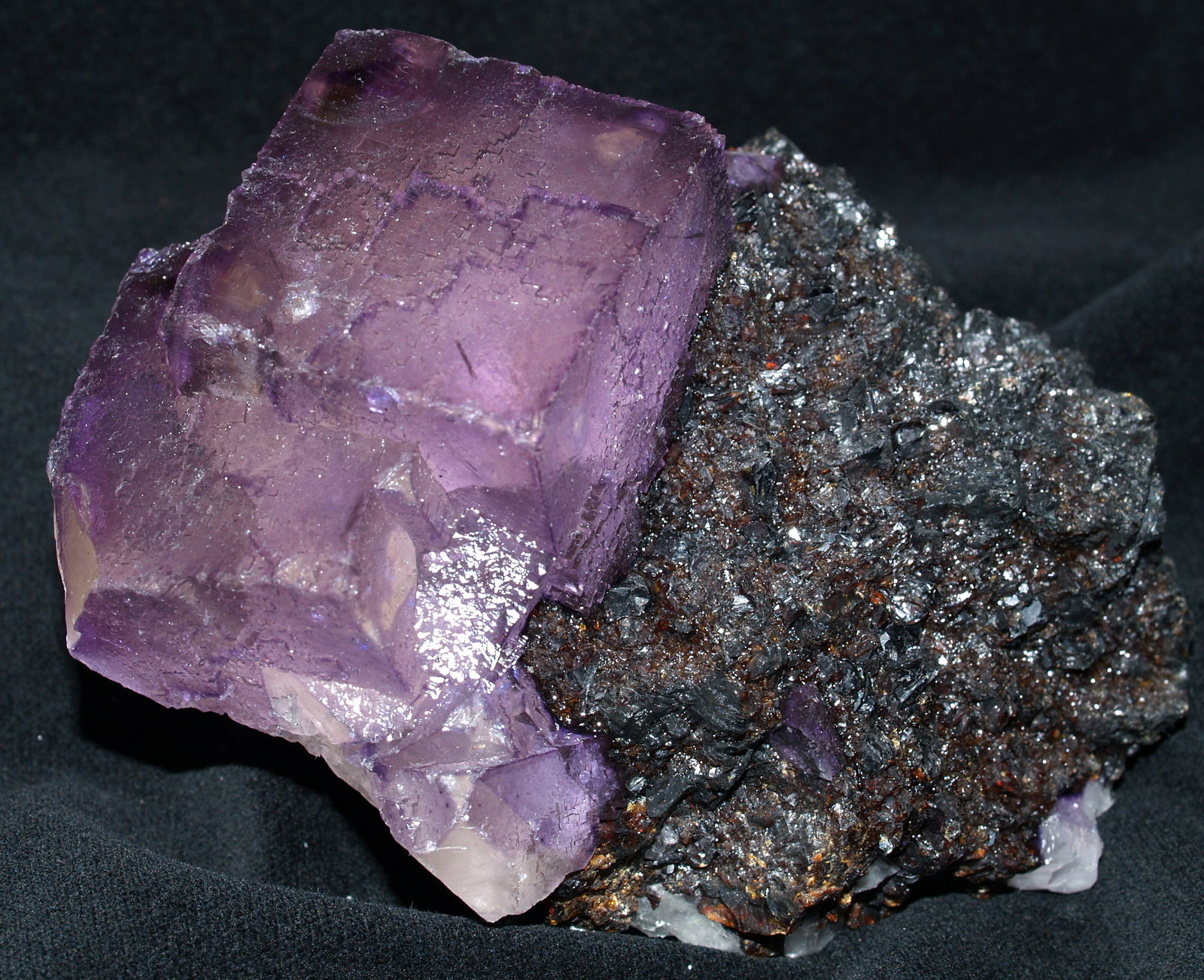 Fluorite on Sphalerite
14x9x6 cm
(Autor: Joseph DOliveira)