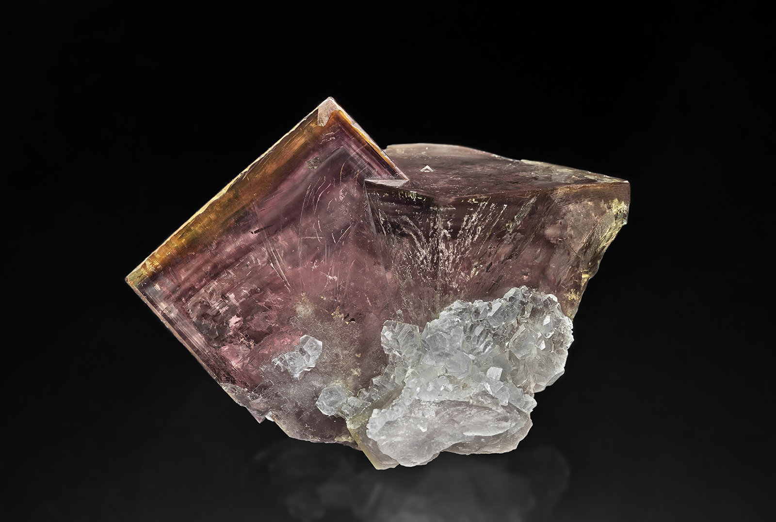 Fluorite, Calcite
7.3 x 6.8 cm
(Autor: am mizunaka)
