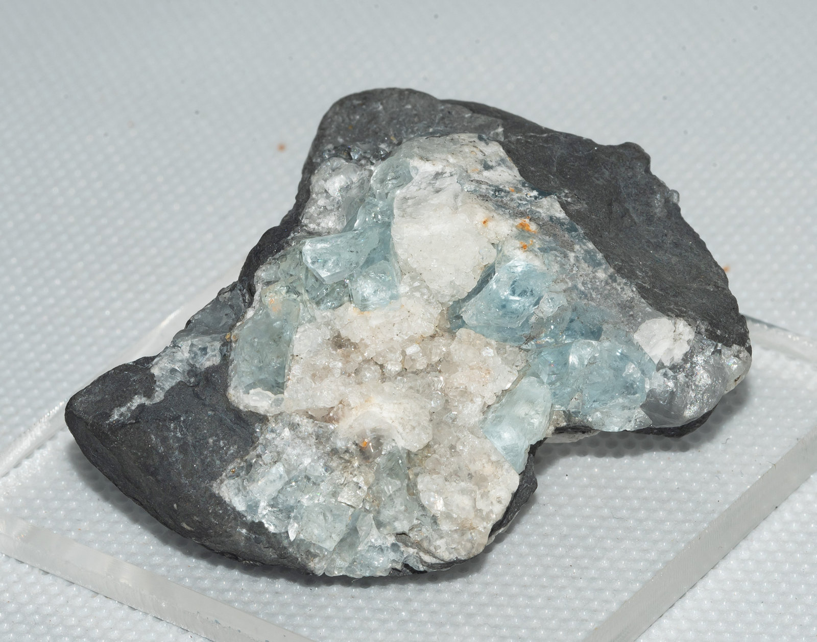 Fluorite, Calcite, Quartz
49x44x23mm
(Autor: Bergur_E_Sigurdarson)