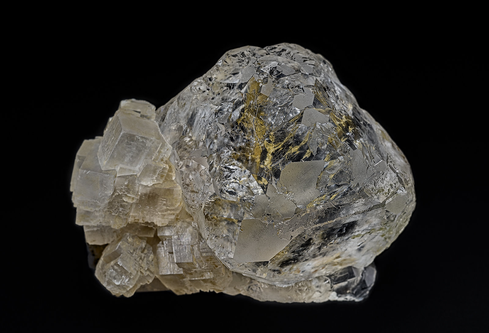 Fluorite, Calcite
6.2 x 4.4 cm
(Autor: am mizunaka)