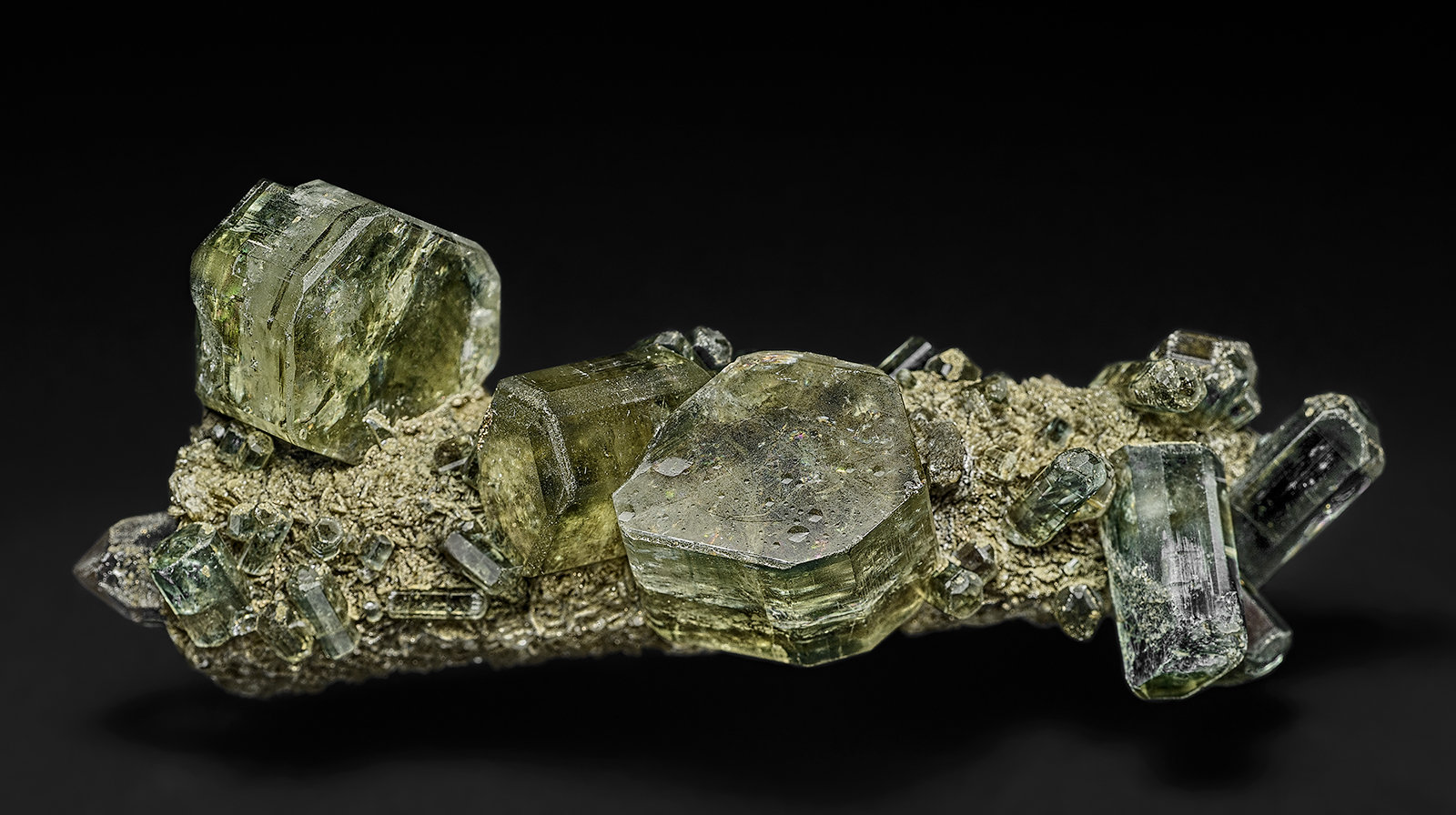 Fluorapatite, Siderite, Quartz
7.3 x 2.8 cm
(Autor: am mizunaka)
