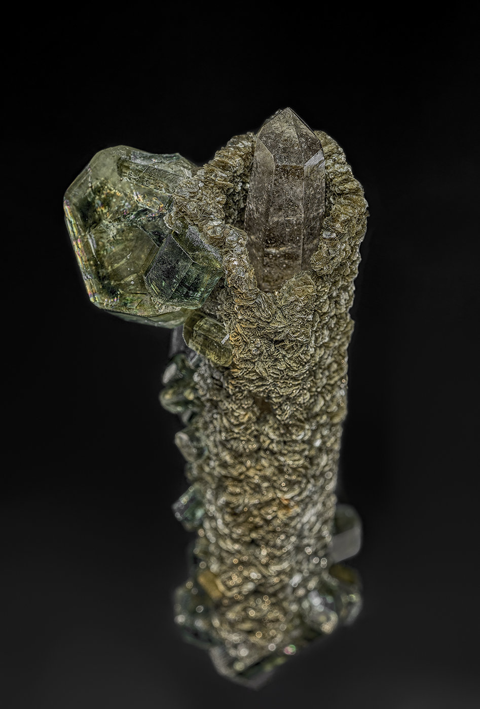 Fluorapatite, Siderite, Quartz
7.3 x 2.8 cm
(Autor: am mizunaka)