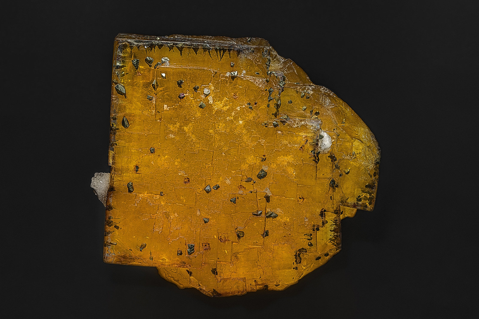 Fluorite, Chalcopyrite
7.6 x 7.0 cm
(Autor: am mizunaka)