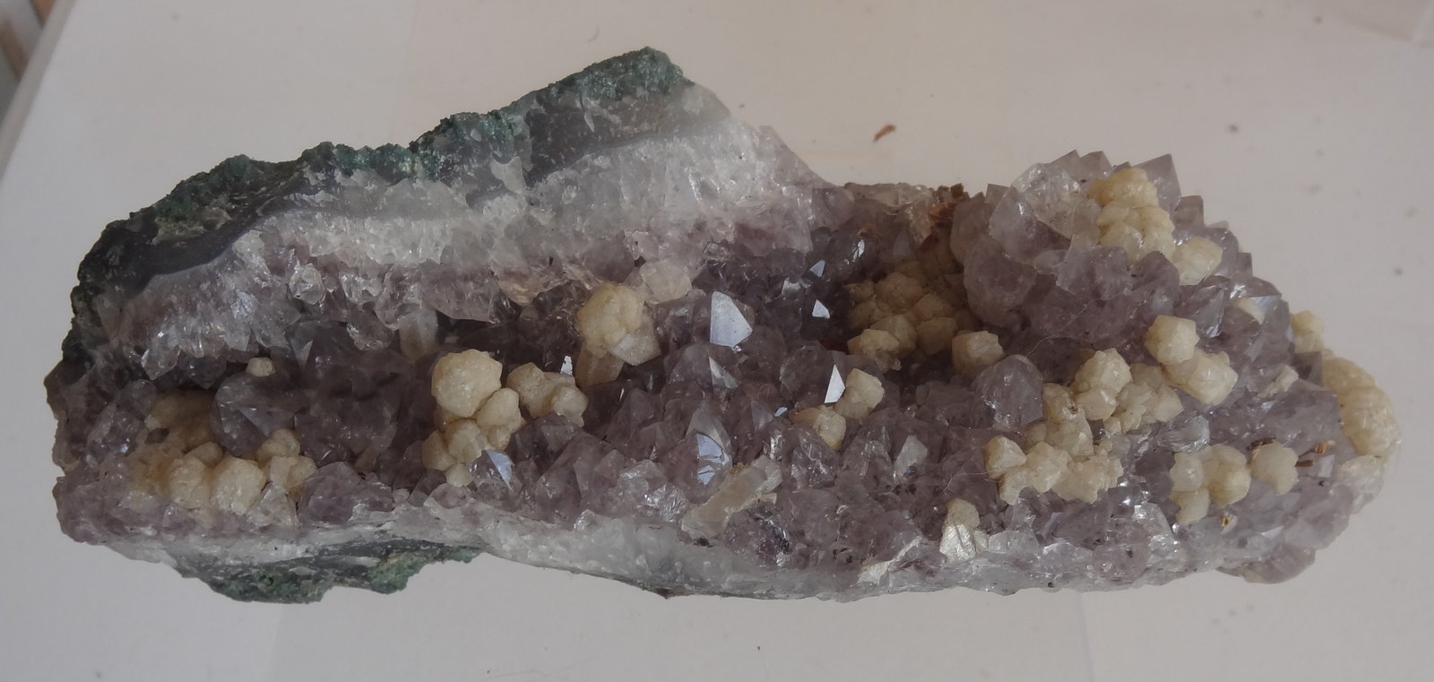 Fluorite on Quartz (variety amethyst)
20x7x7cm
(Autor: Dave van Bladel)
