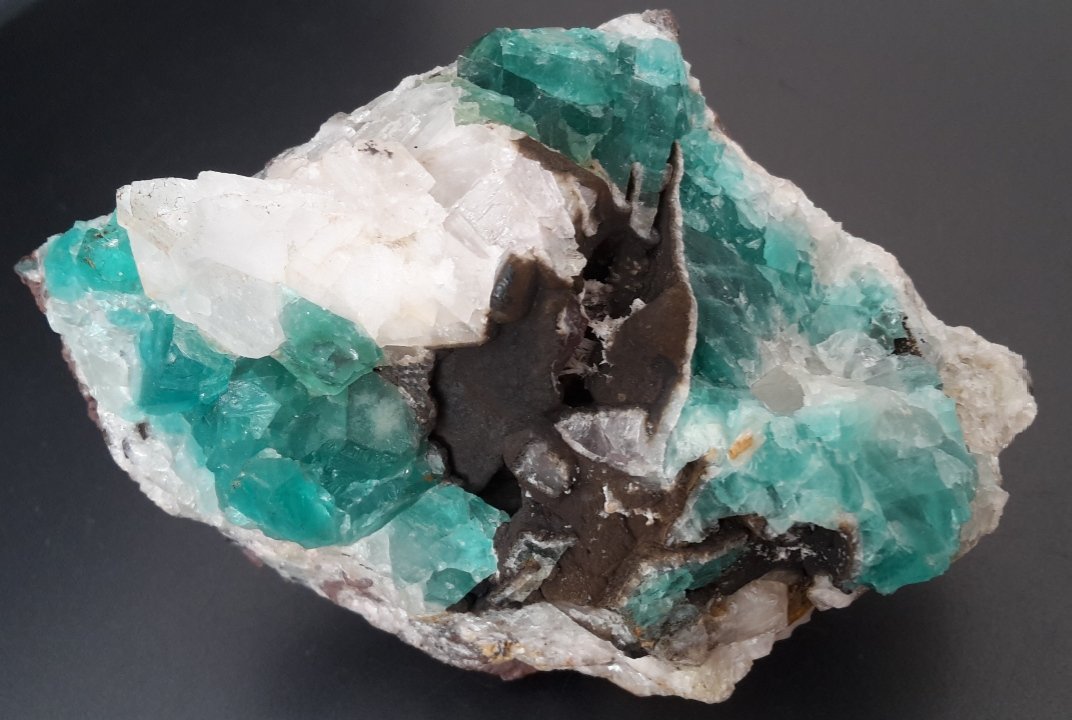 Fluorite, Calcite
9,5 x 8 cm
(Autor: Andreas Gerstenberg)
