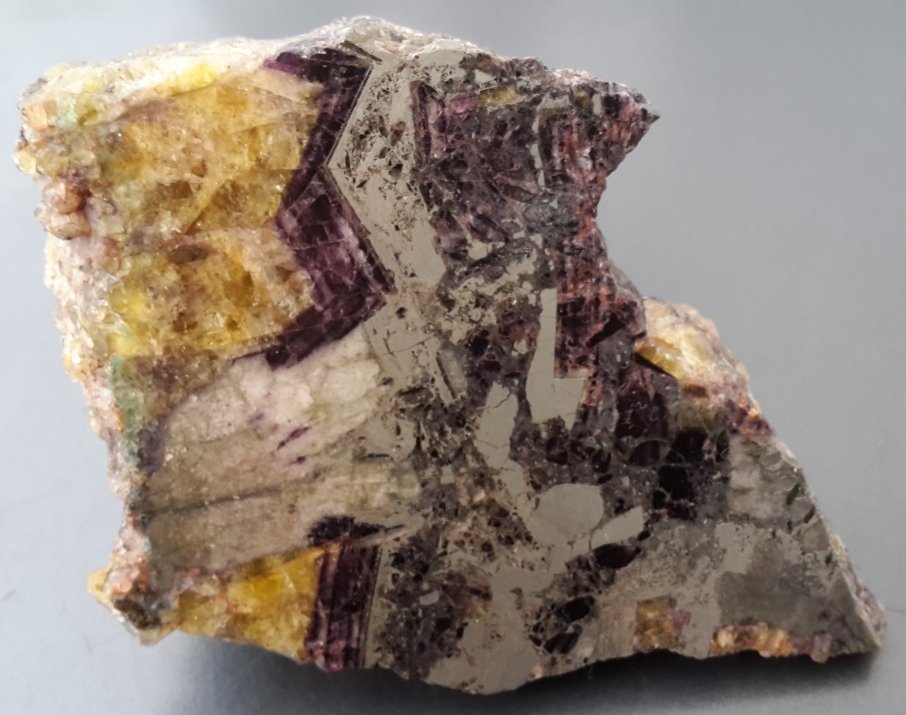 Fluorite, Pyrite, Baryte
8 x 6,5 cm
(Autor: Andreas Gerstenberg)