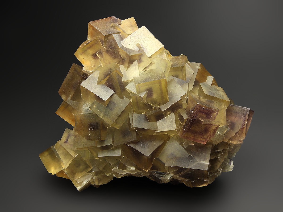 Fluorite
10.5 x 8.2 x 4.2 cm
(Autor: xdxucn)