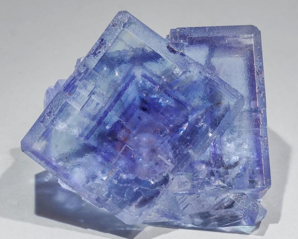 Fluorite
Specimen size: 6 × 6 × 4.2 cm / main crystal size: 4 × 3.5 cm
(Autor: Jordi Fabre)