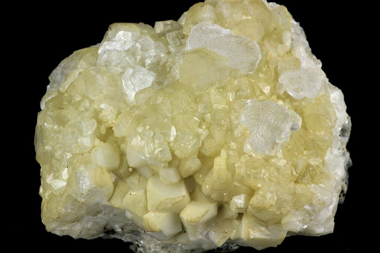 Fluorite, Dolomite
6.5 x 4.5 cm
(Autor: Deyu)