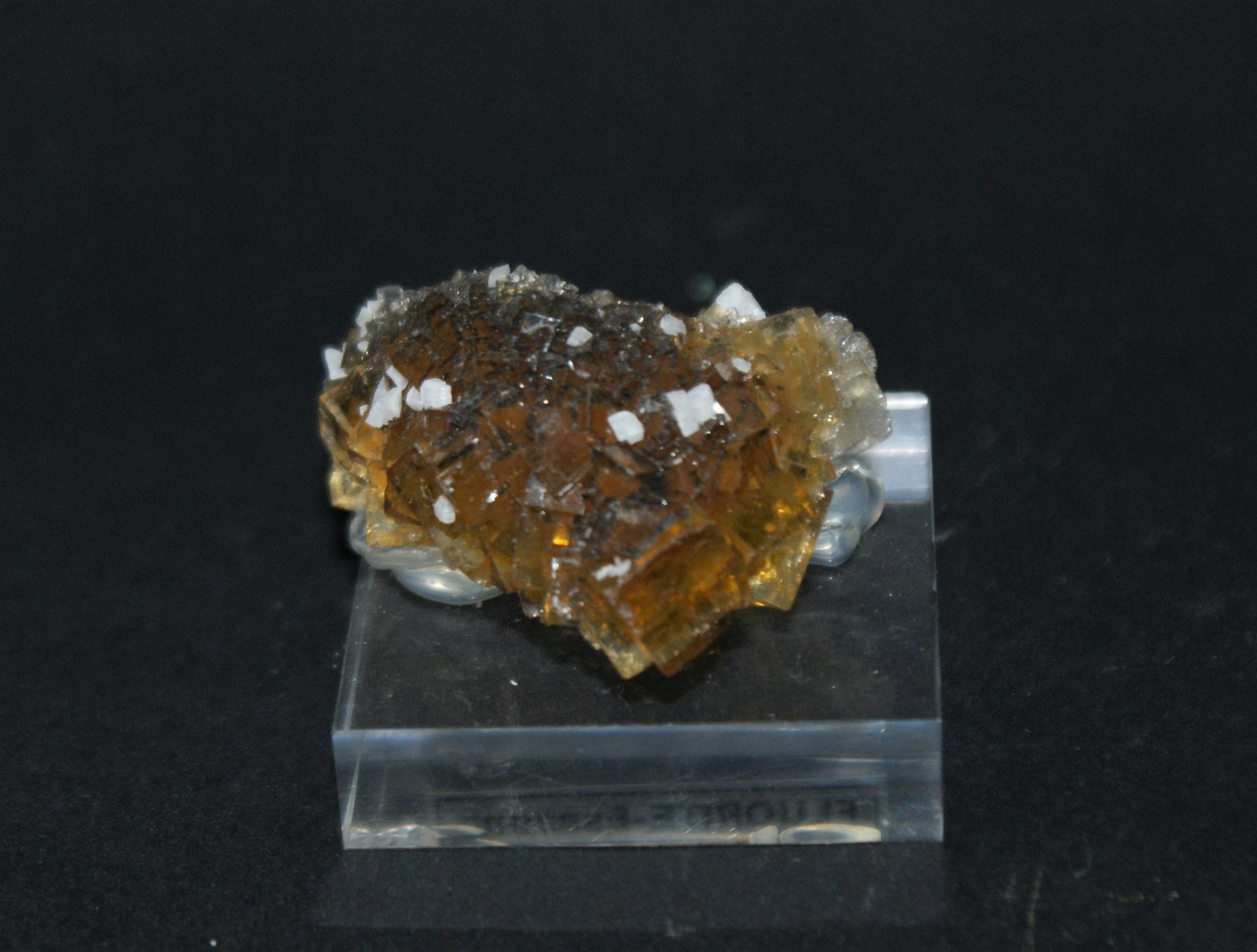 Fluorite and minor Baryte
4 cm
(Autor: Philippe Durand)