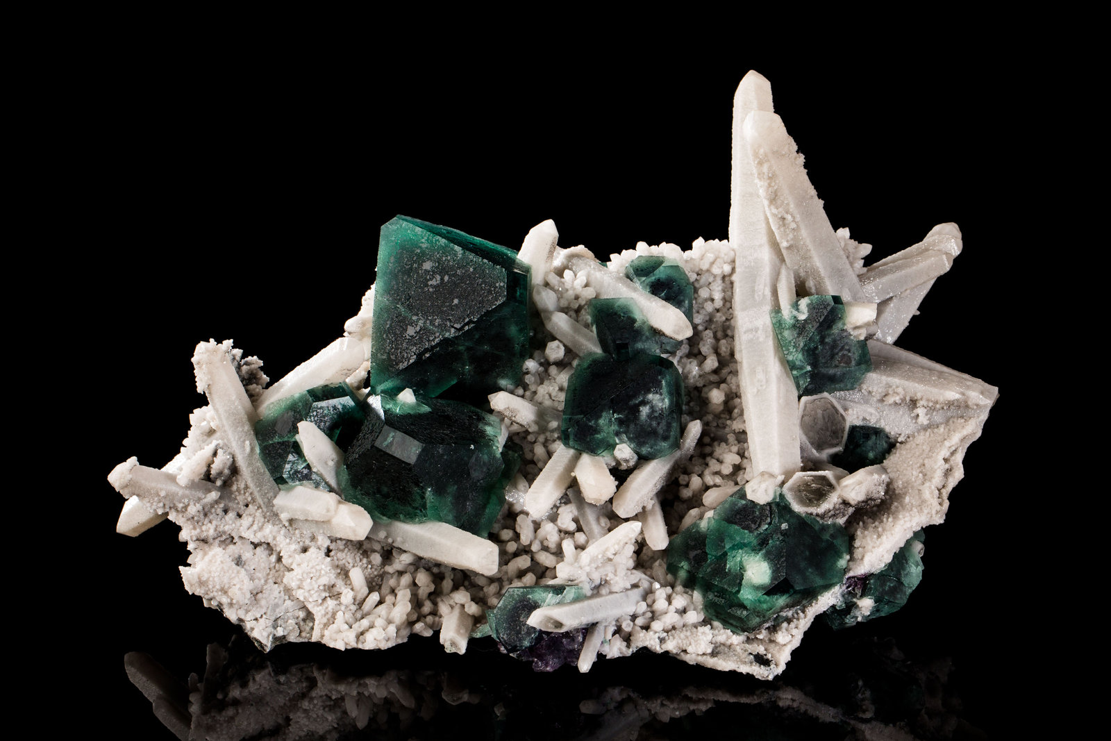 Fluorite, Quartz
21 x 12.5 x 11 cm / main crystal: 6.1 cm
(Autor: MIM Museum)