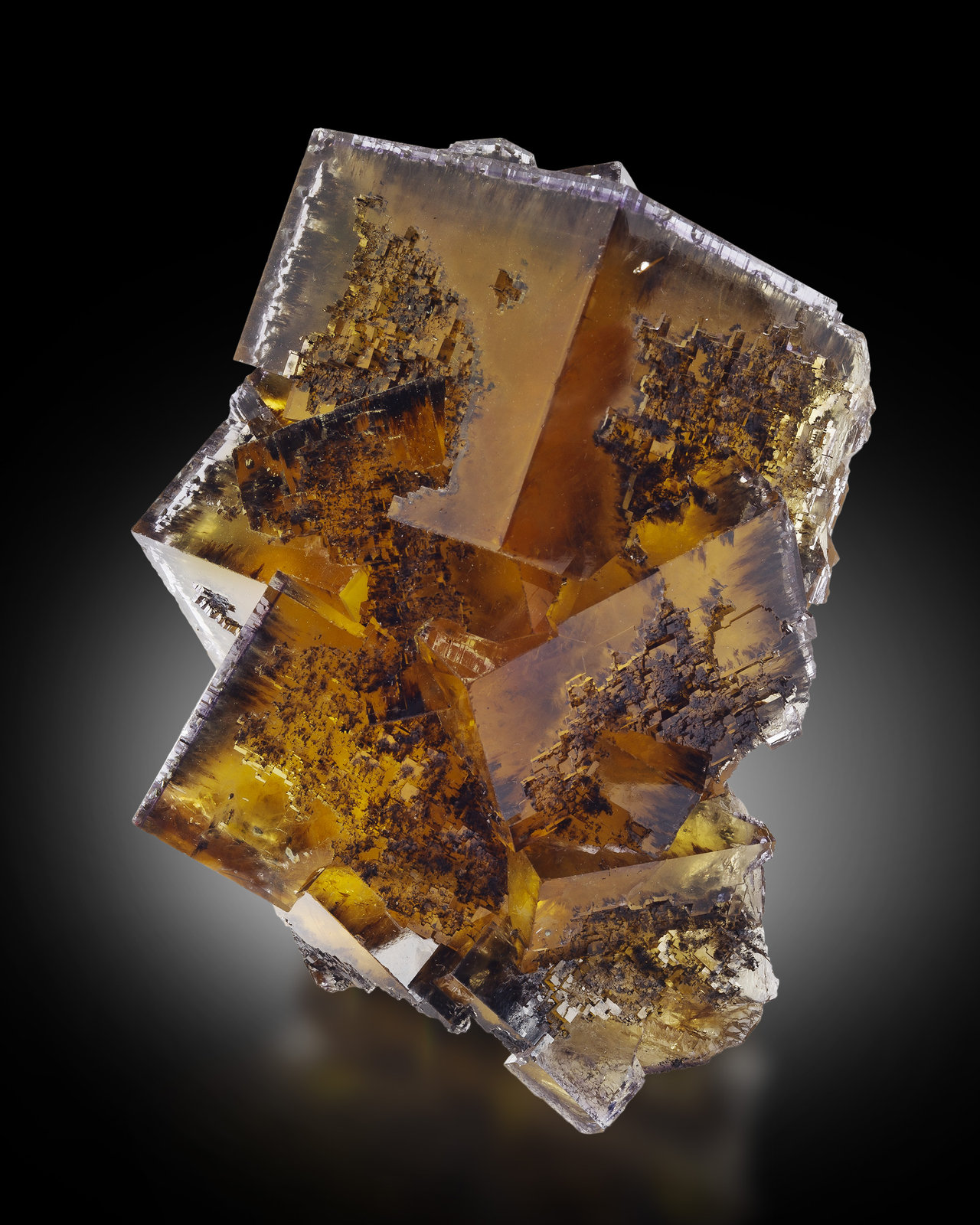 Fluorite
9.5 x 7 x 5.5 cm / main crystal: 8 cm.
(Autor: MIM Museum)