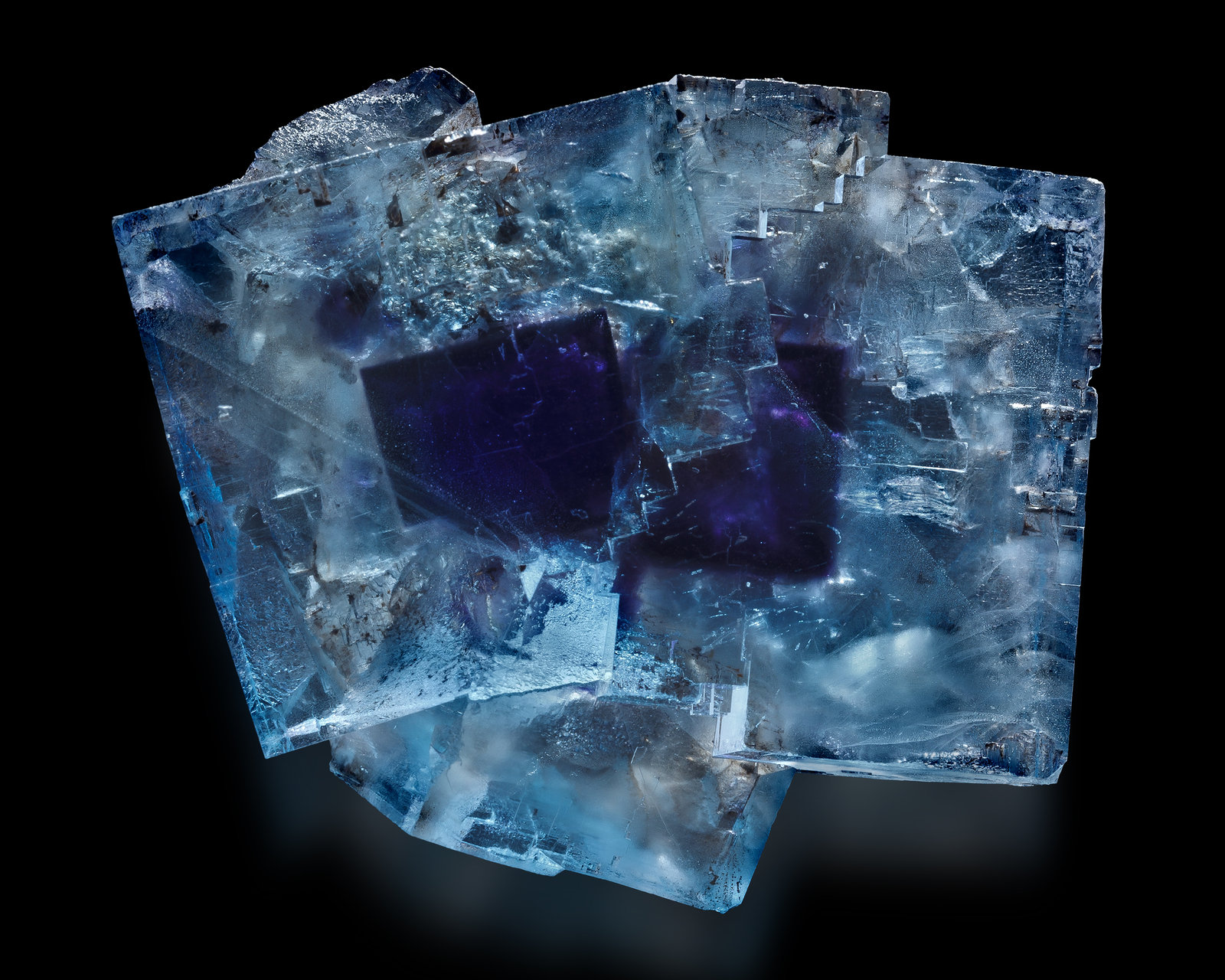 Fluorite
5 x 6 x 3 cm / main crystal: 5.1 cm
(Autor: MIM Museum)