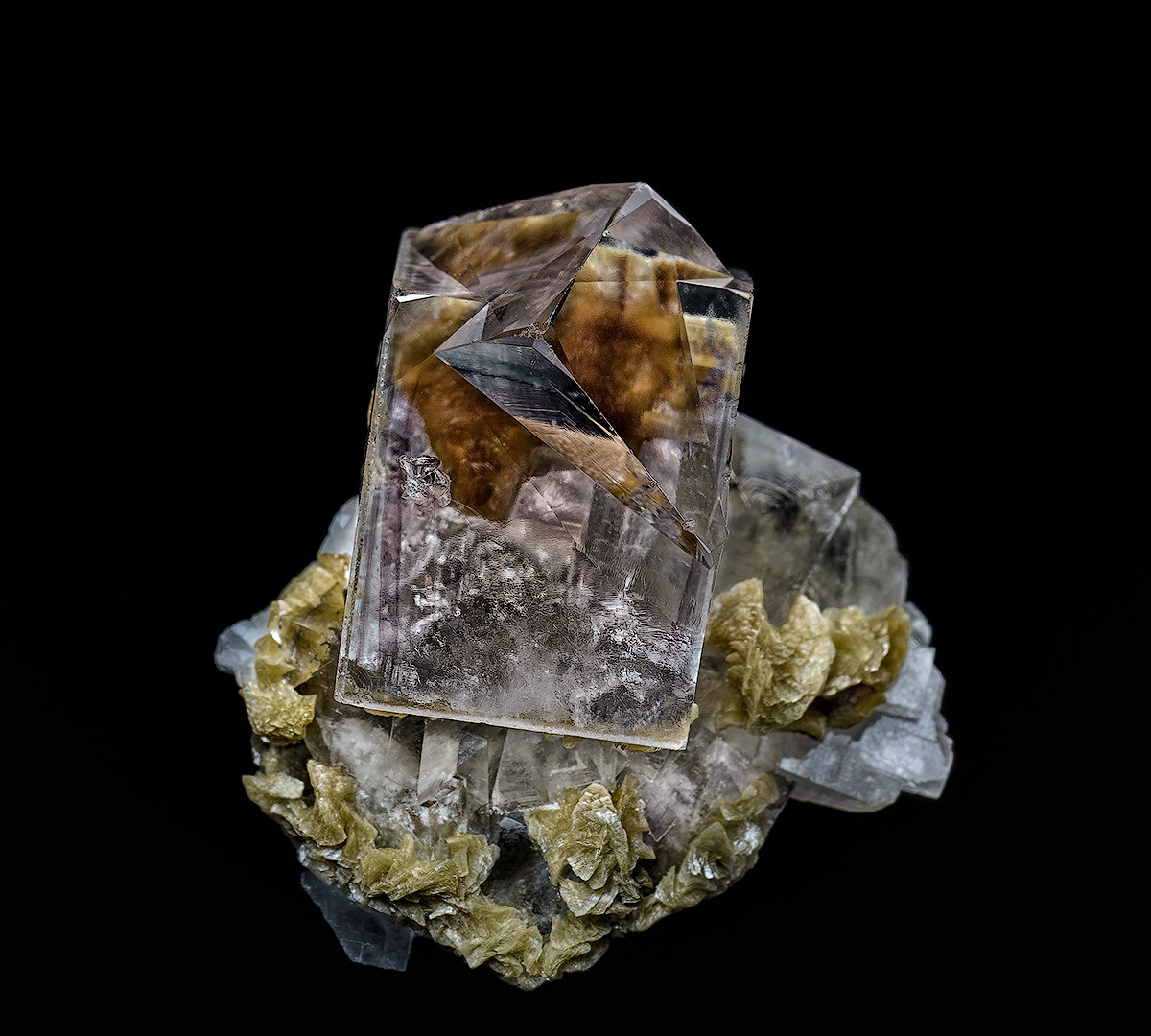 Fluorite, Siderite, Quartz
3.8 x 3.6 cm
(Autor: am mizunaka)
