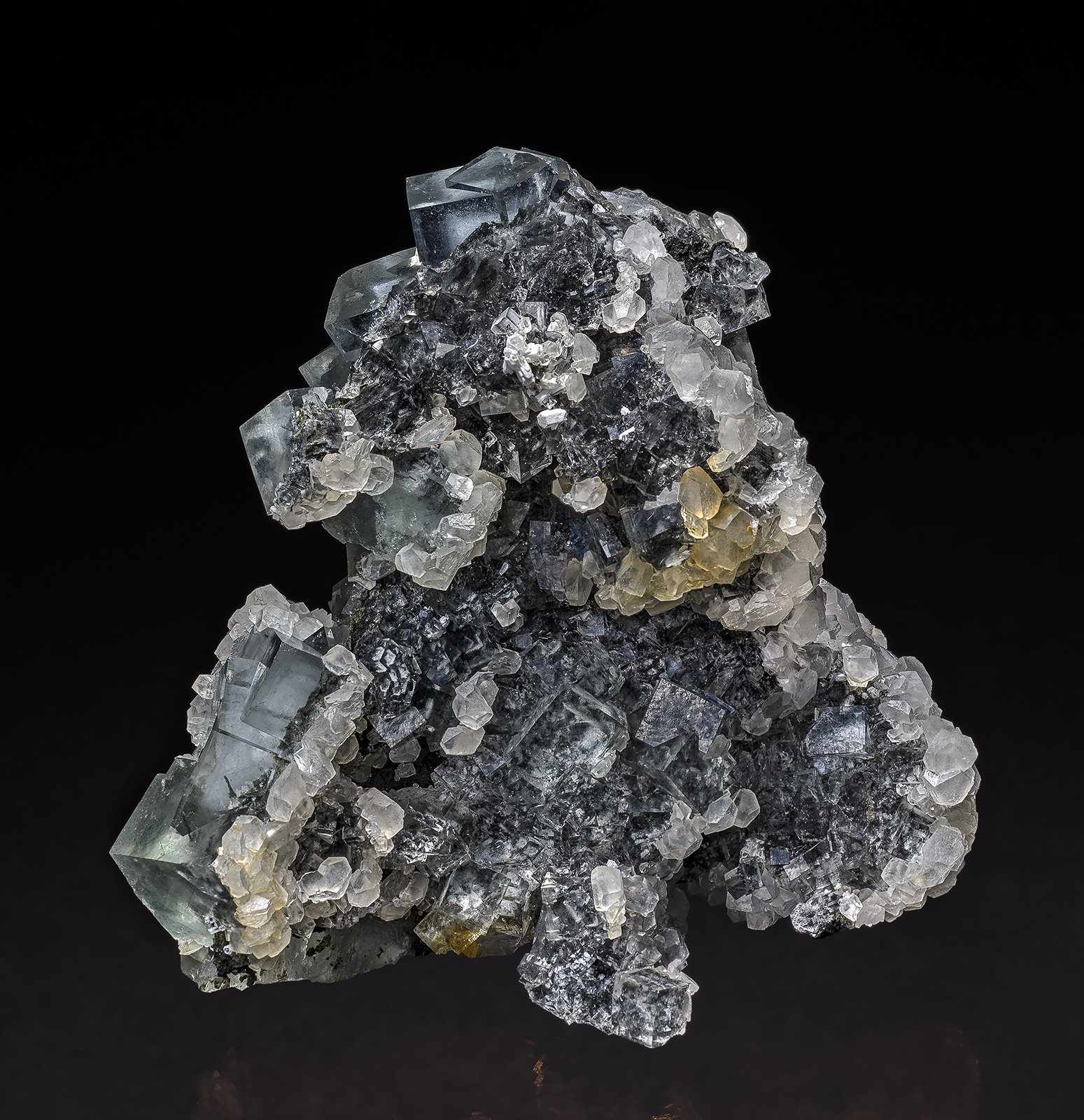 Fluorite, Calcite
11.0 x 11.0 x 4.5 cm
(Autor: am mizunaka)