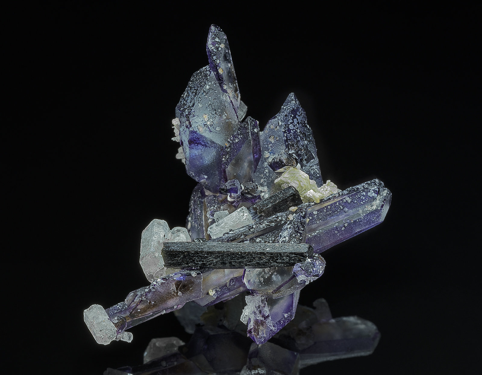 Fluorite, Beryl, Schorl
5.1 x 5.0 cm
(Autor: am mizunaka)